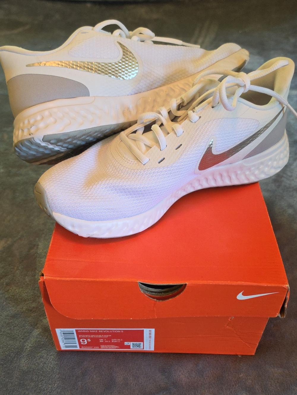 Nike Womens White Sneakers with Metallic Silver Swoosh
